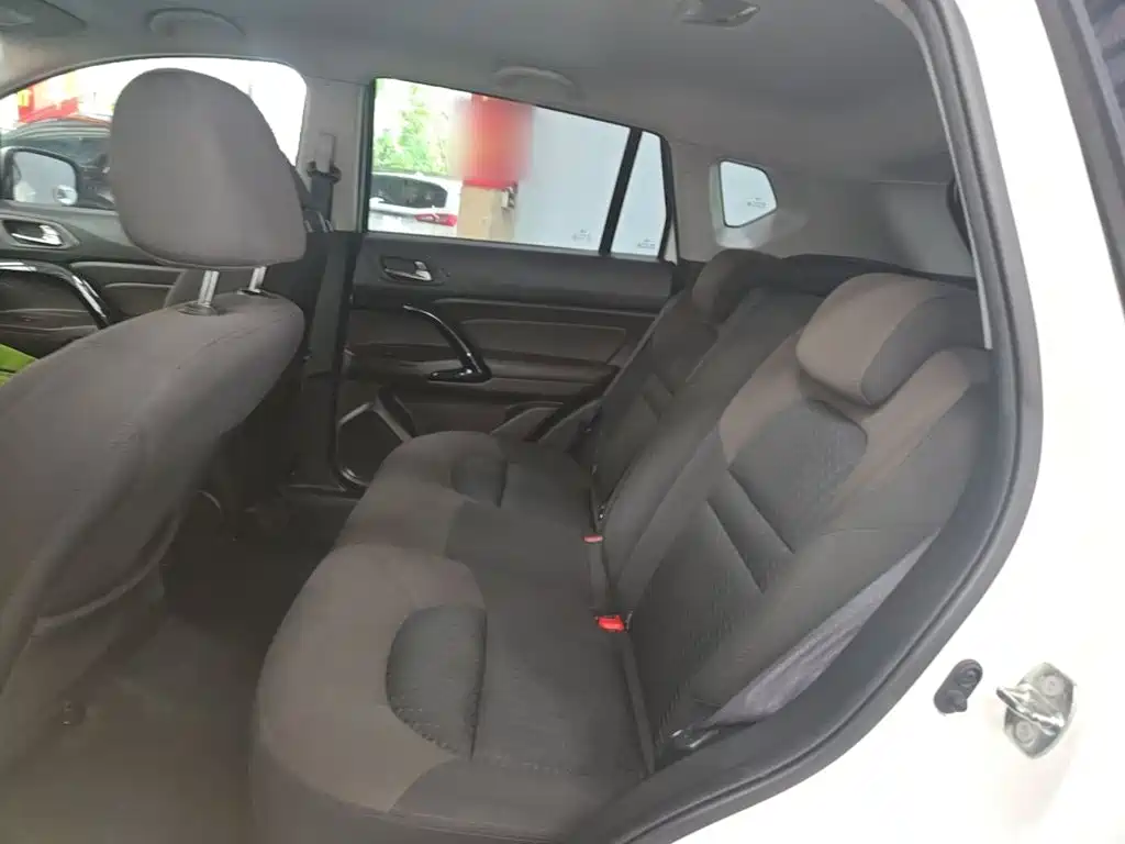 GAC Trumpchi GS4 2016 — фото 17