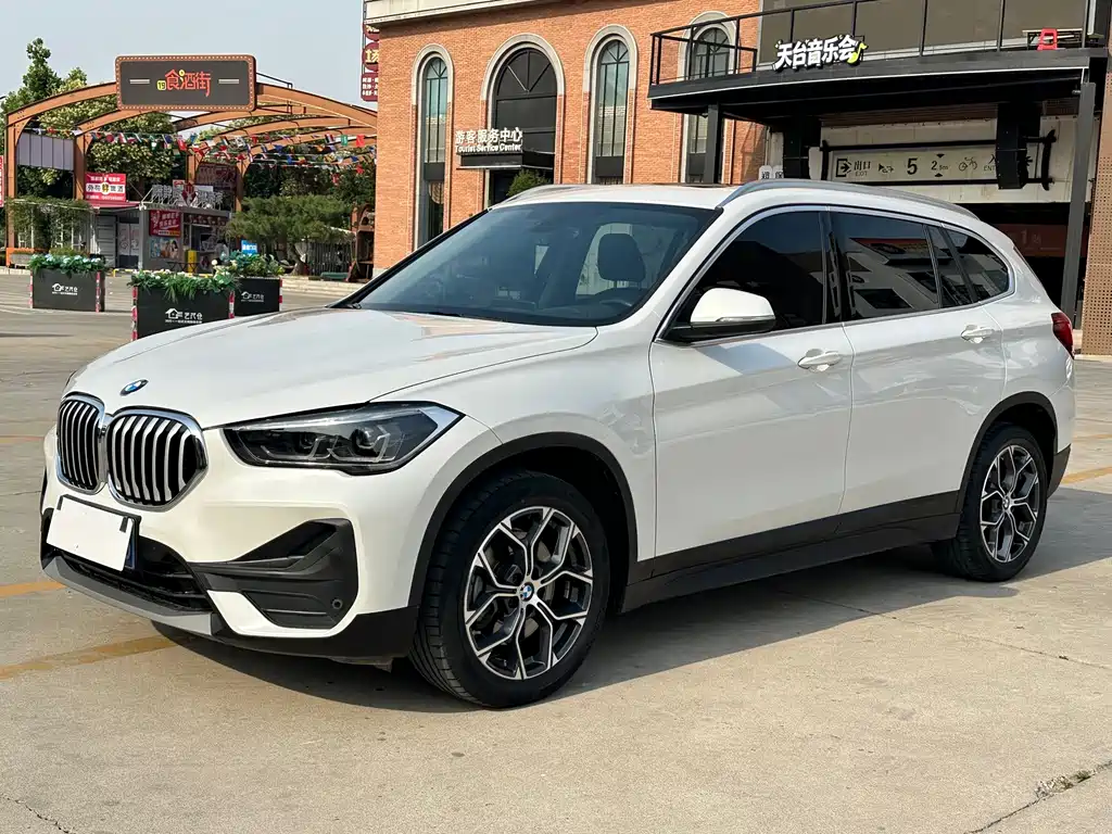 BMW X1 2022 — фото 1