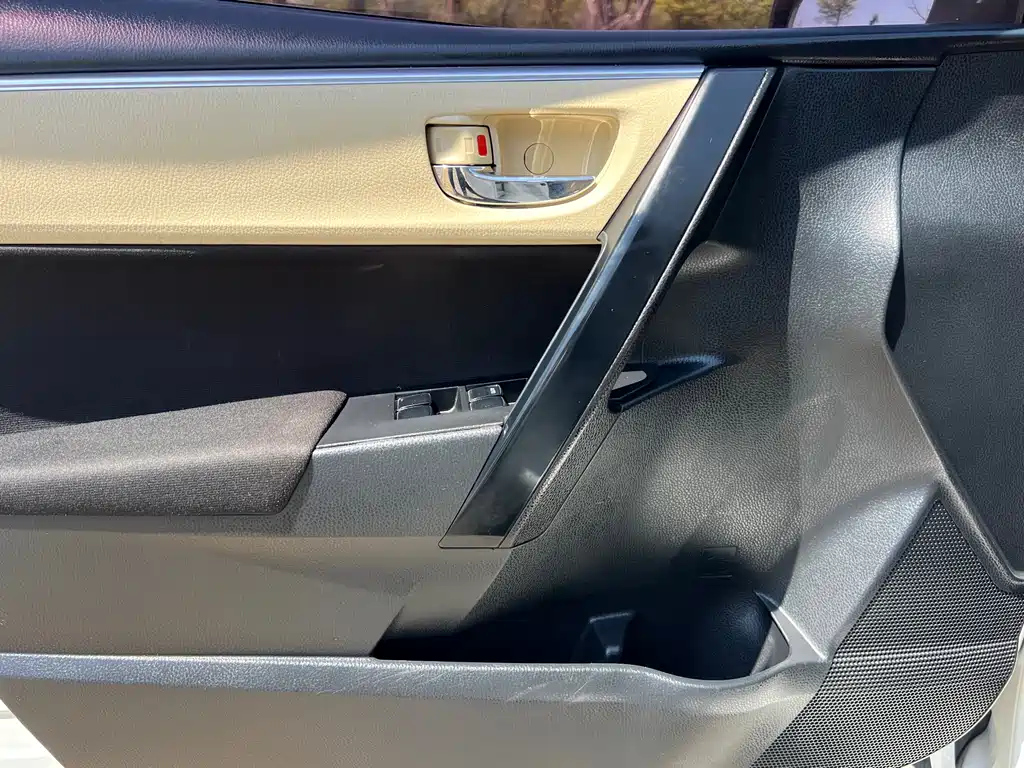 Toyota Corolla 2017 — фото 15