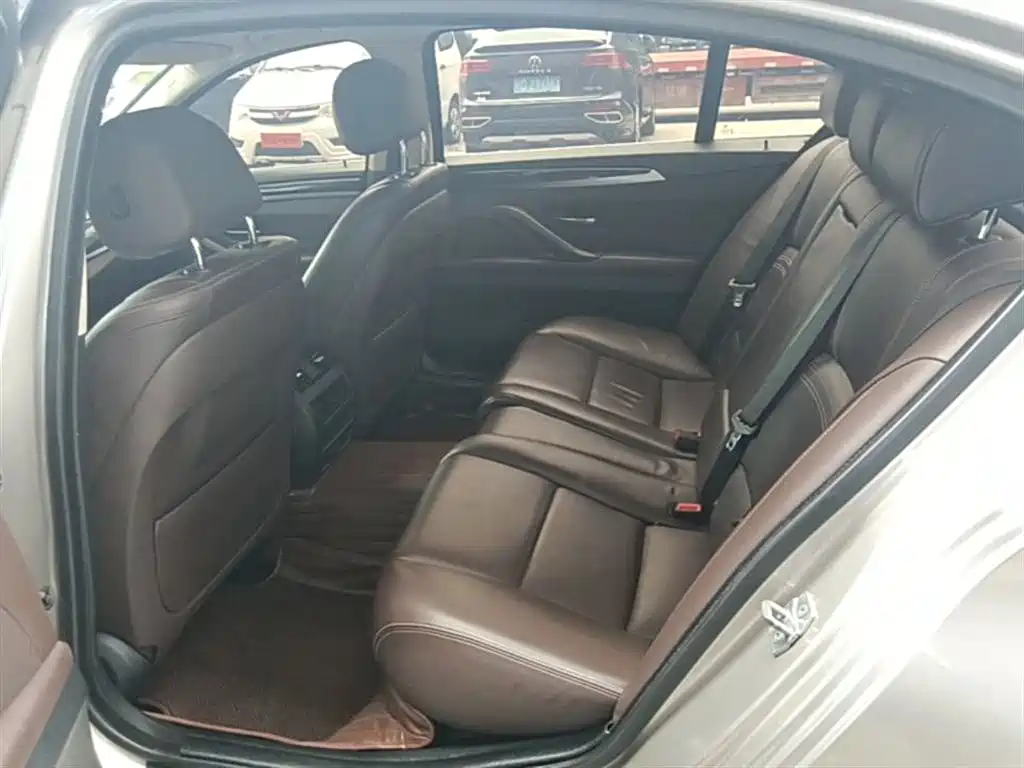 BMW 5 Series 2017 — фото 17