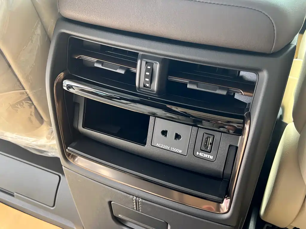 Toyota Alphard — фото 17