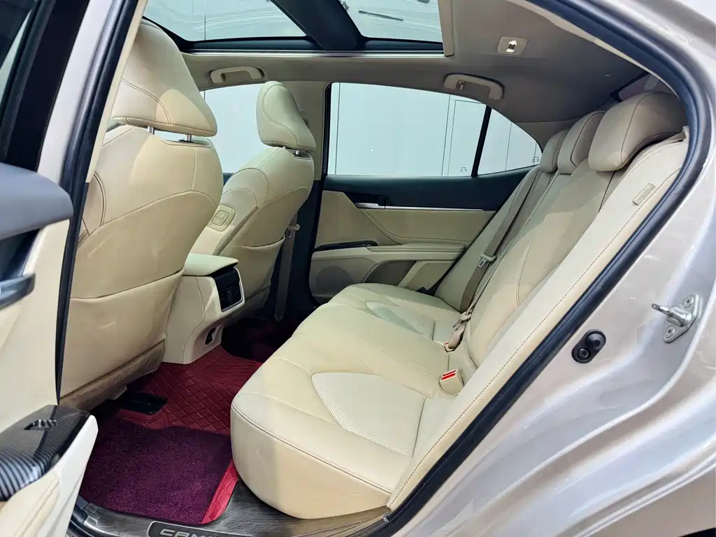 Toyota Camry 2021 — фото 10