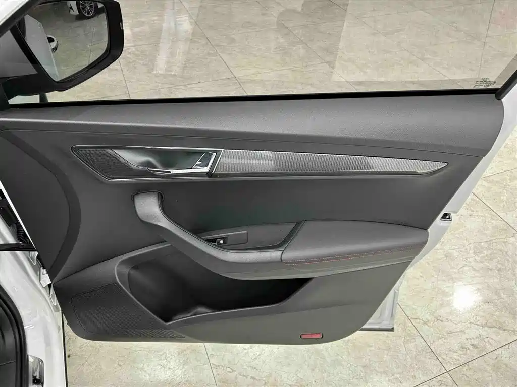 Skoda Karoq 2023 — фото 12