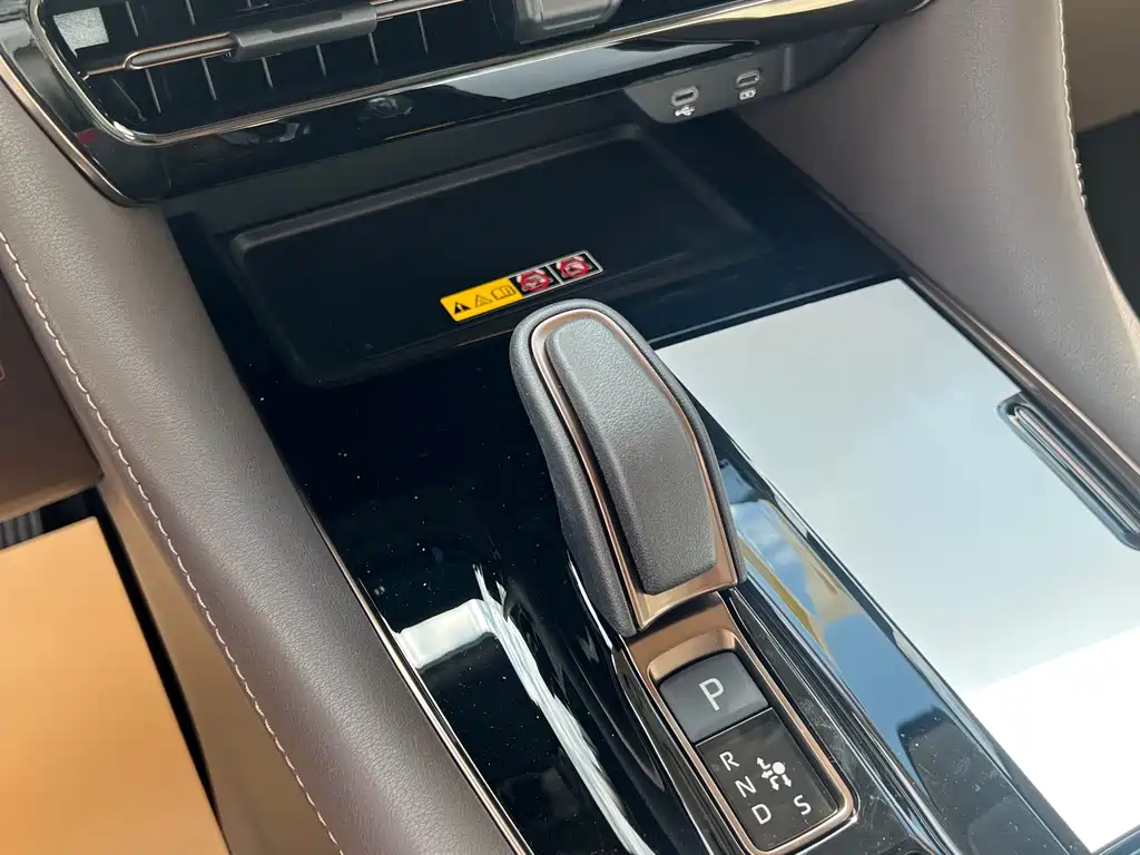 Toyota Alphard — фото 14