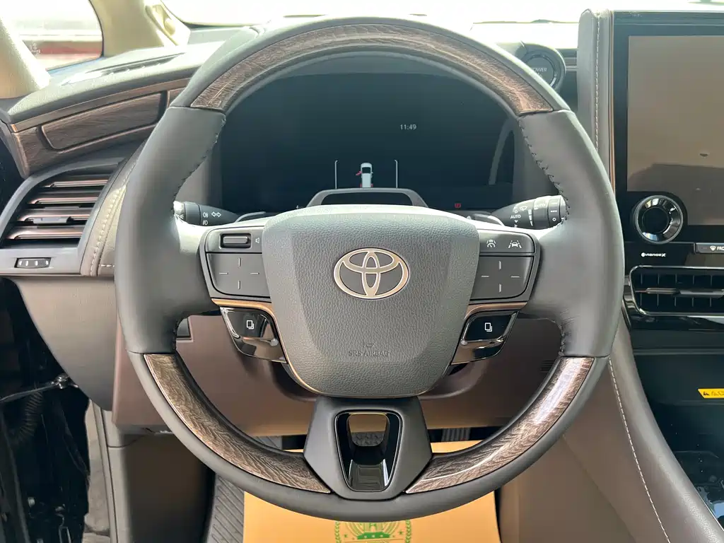 Toyota Alphard — фото 8