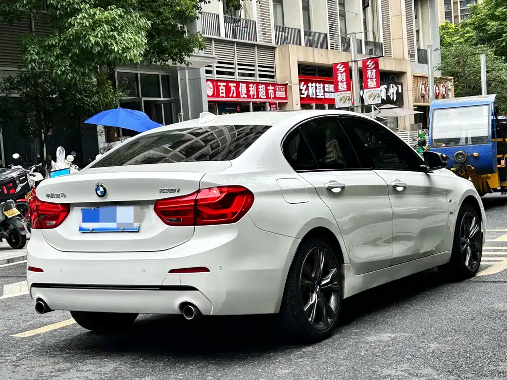 BMW 1 Series 2018 — фото 6