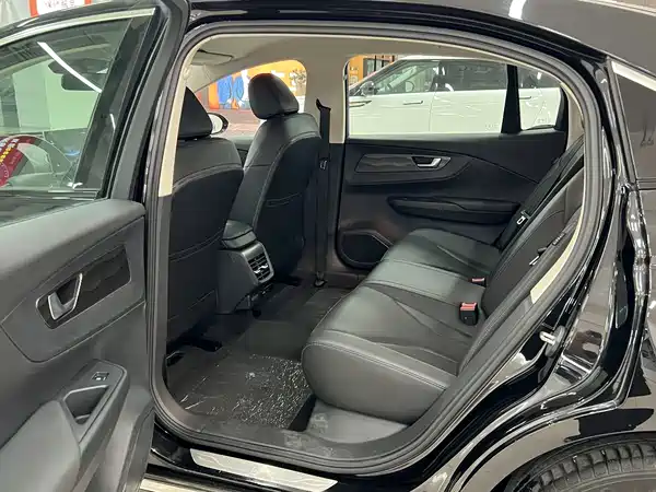 Hongqi E-QM5 2024