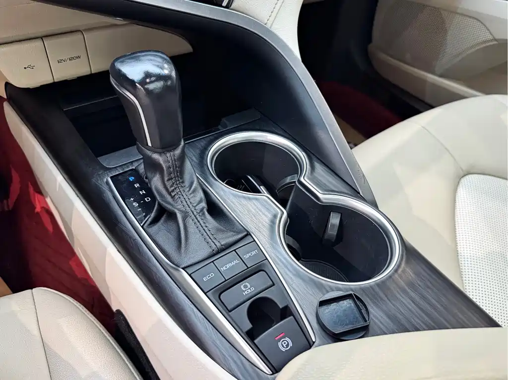 Toyota Camry 2021 — фото 16