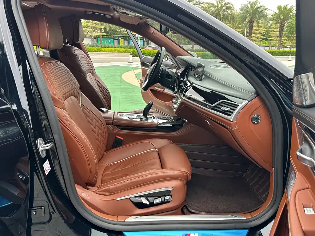BMW 7 Series 2018 — фото 8