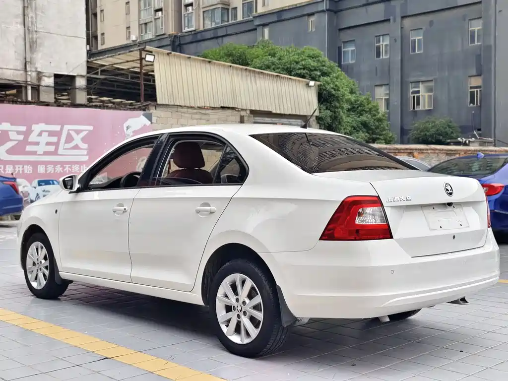 Skoda Rapid 2016 — фото 16