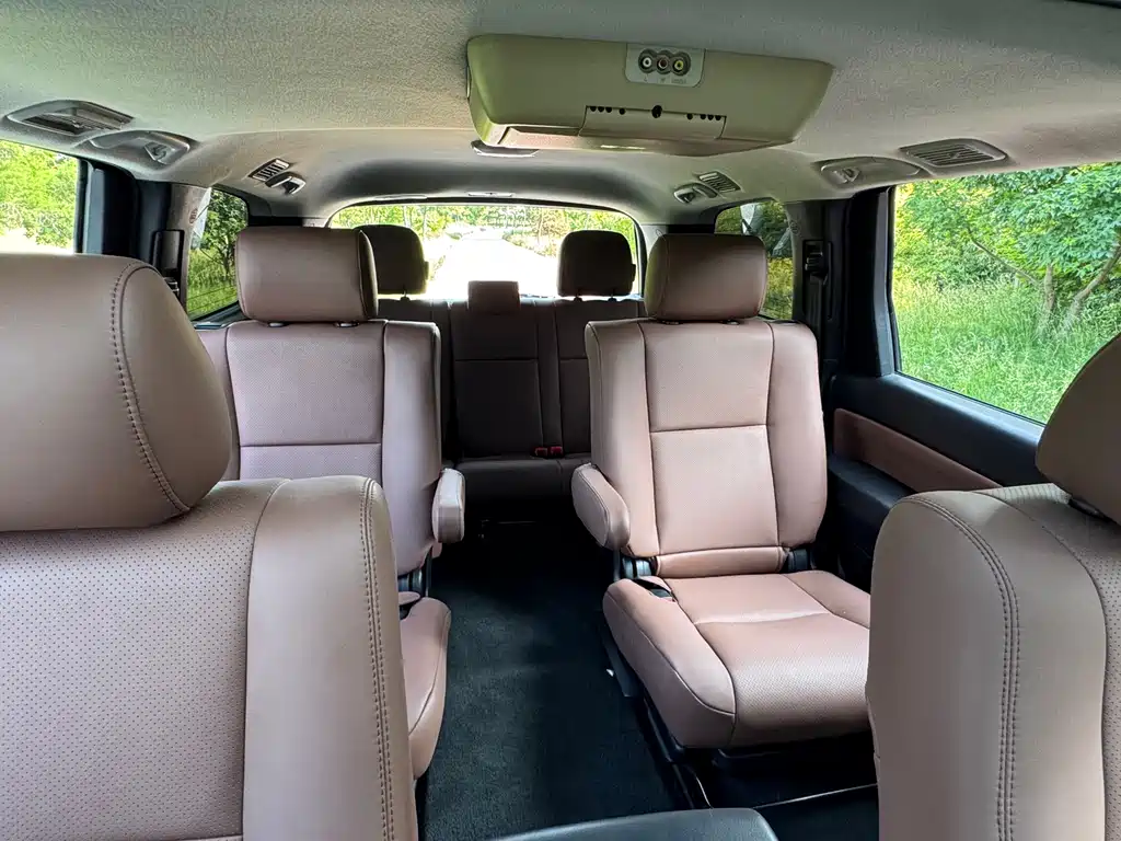 Toyota Sequoia 2016 — фото 18