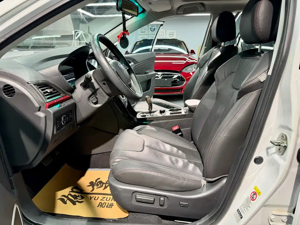 BYD Qin NEV 2015 — фото 8