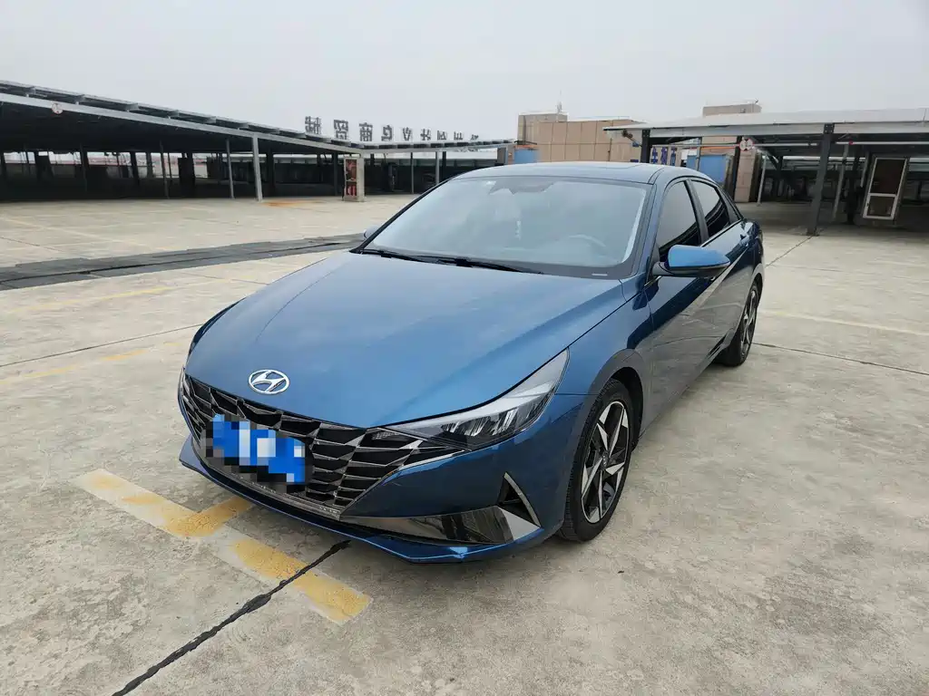 Hyundai Elantra 2022 — фото 1