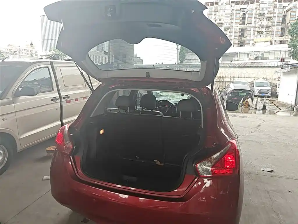 Nissan Tiida 2016 — фото 19