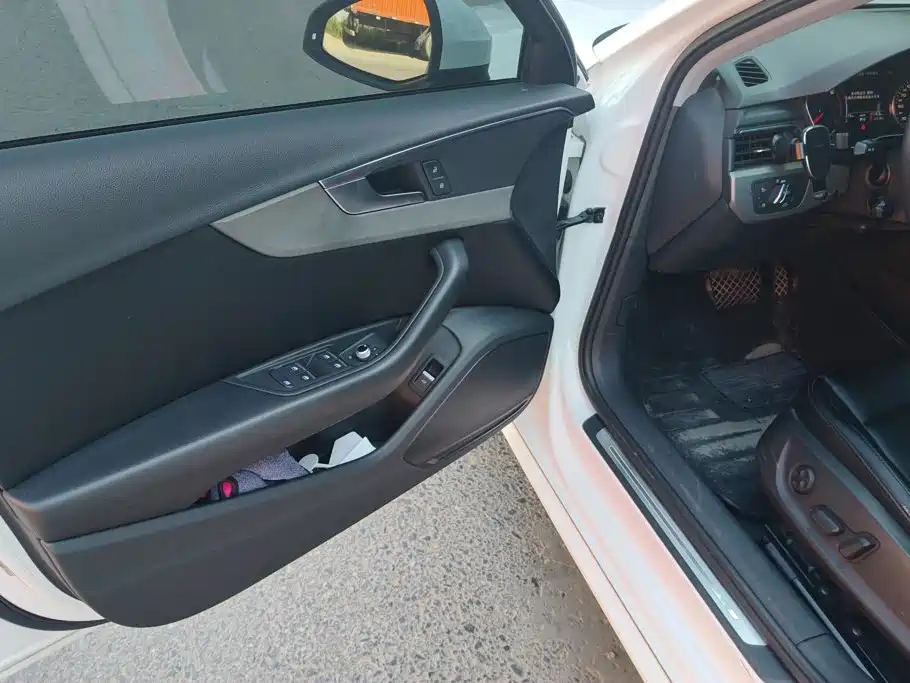 Audi A4L 2019