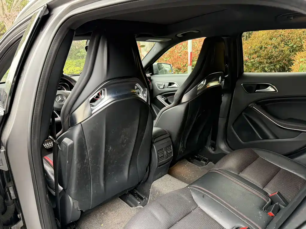 Mercedes-Benz GLA AMG 2018 — фото 11