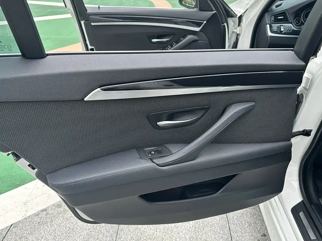 BMW 5 Series 2013 — фото 22