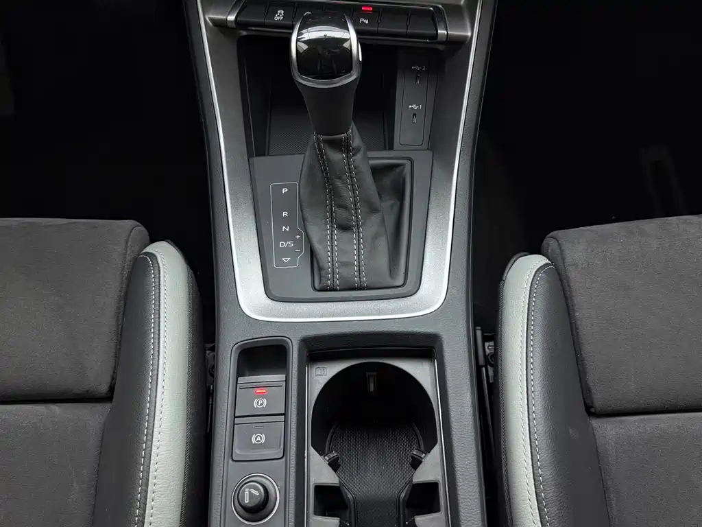 Audi Q3 2023 — фото 13
