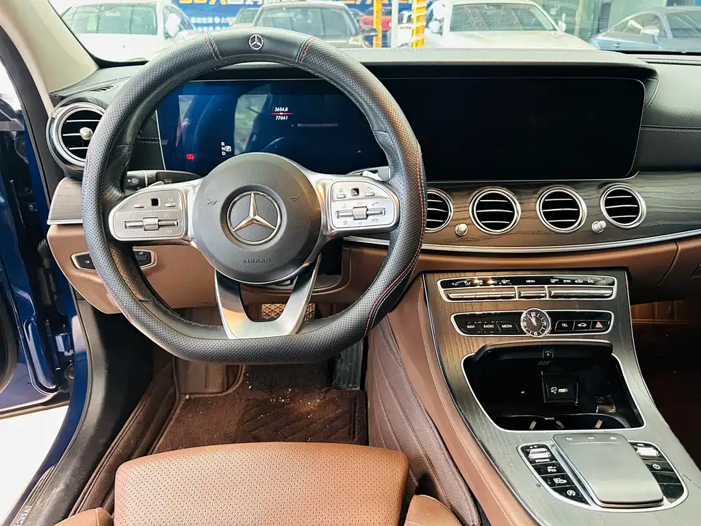 Mercedes-Benz E-Class 2019 — фото 11