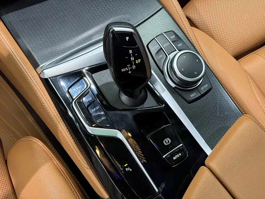 BMW 5 Series 2022 — фото 12