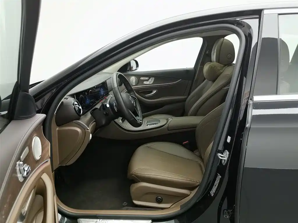 Mercedes-Benz E-Class 2023 — фото 10