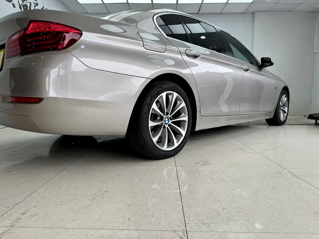 BMW 5 Series 2016 — фото 20