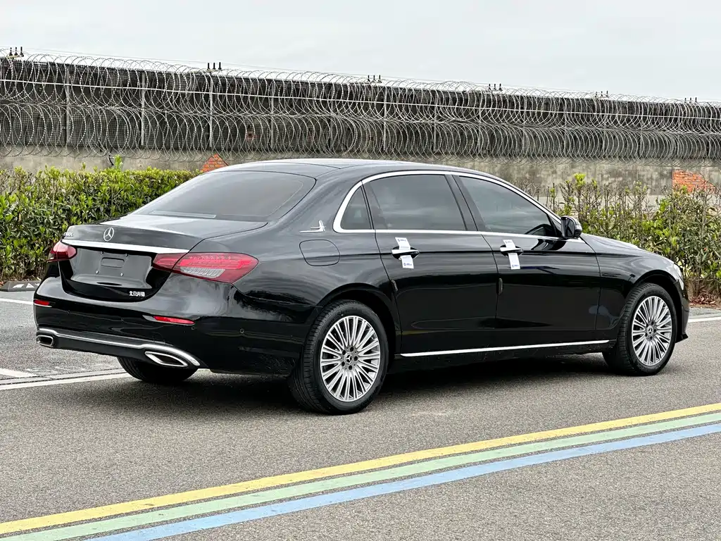 Mercedes-Benz E-Class 2023 — фото 7