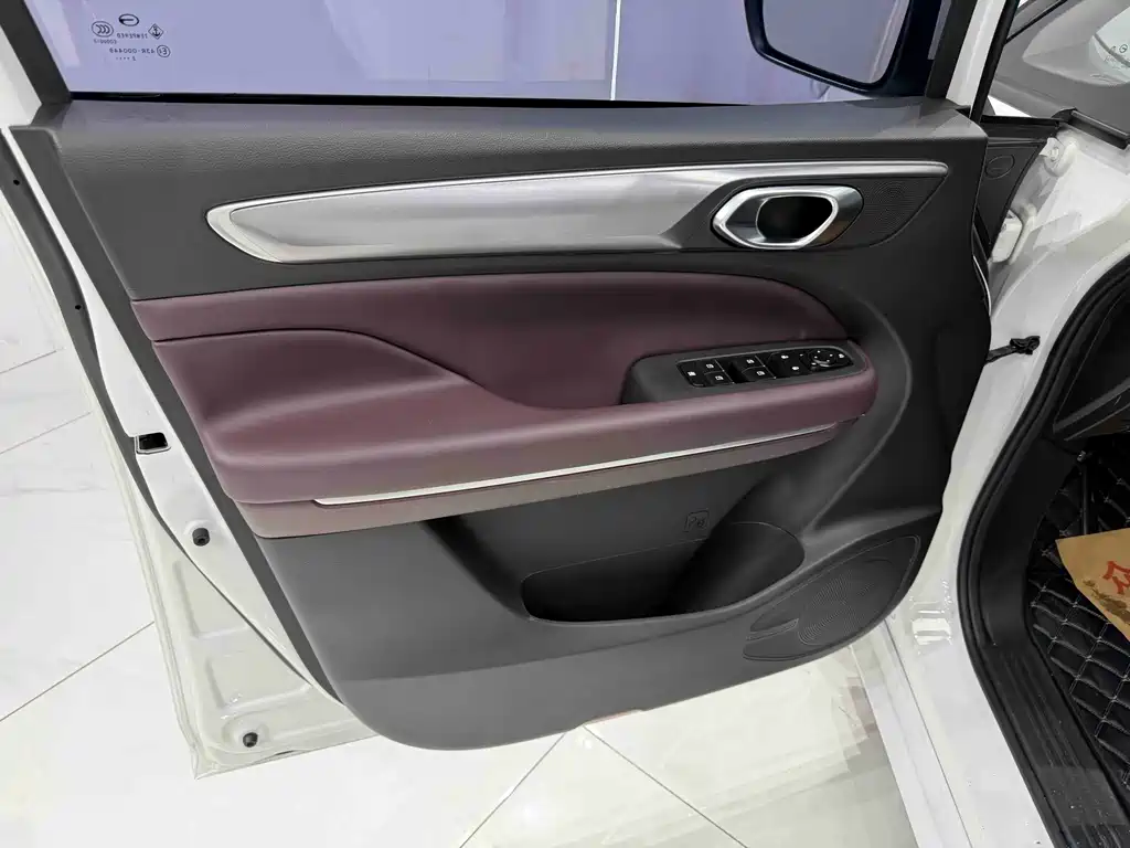 GAC Motor Trumpchi M6 2022 — фото 8