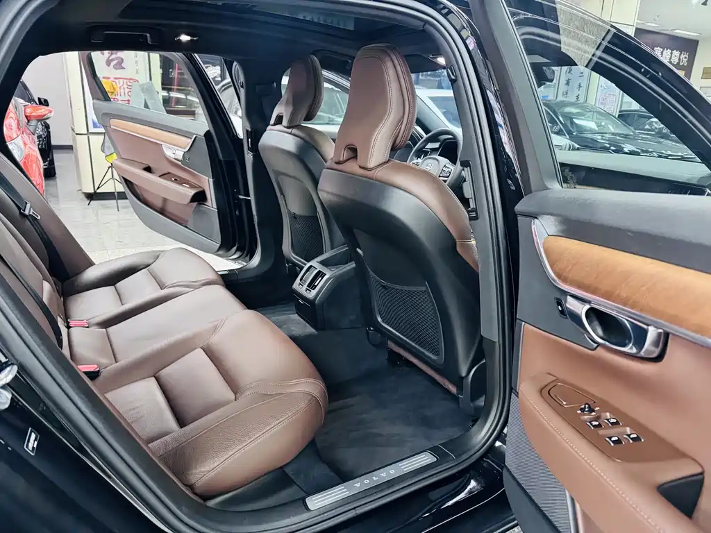 Volvo S90 2022 — фото 10