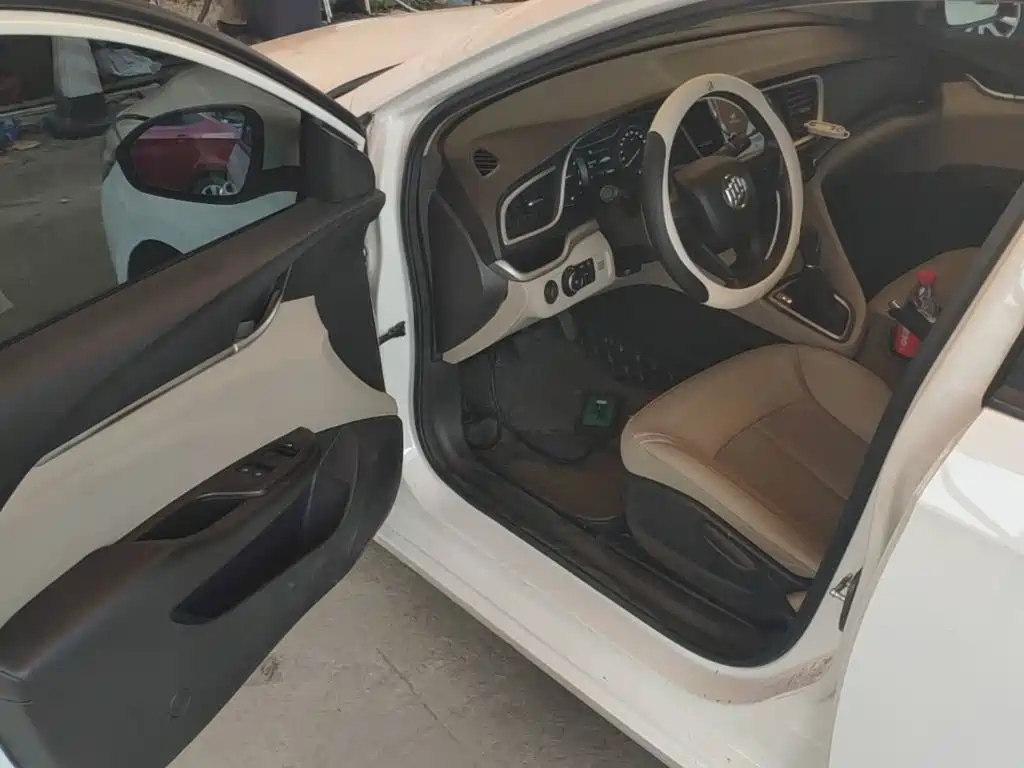 Buick Excelle 2017 — фото 16