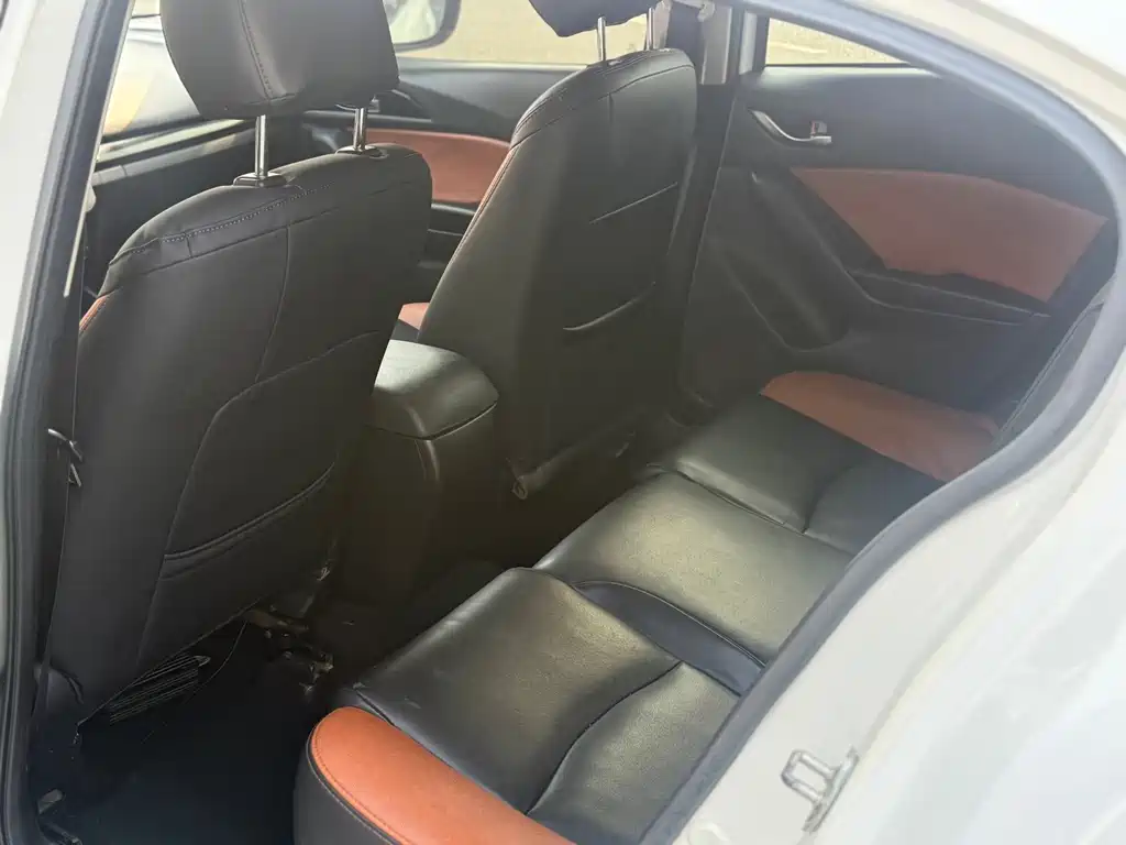Mazda 3 Axela 2016