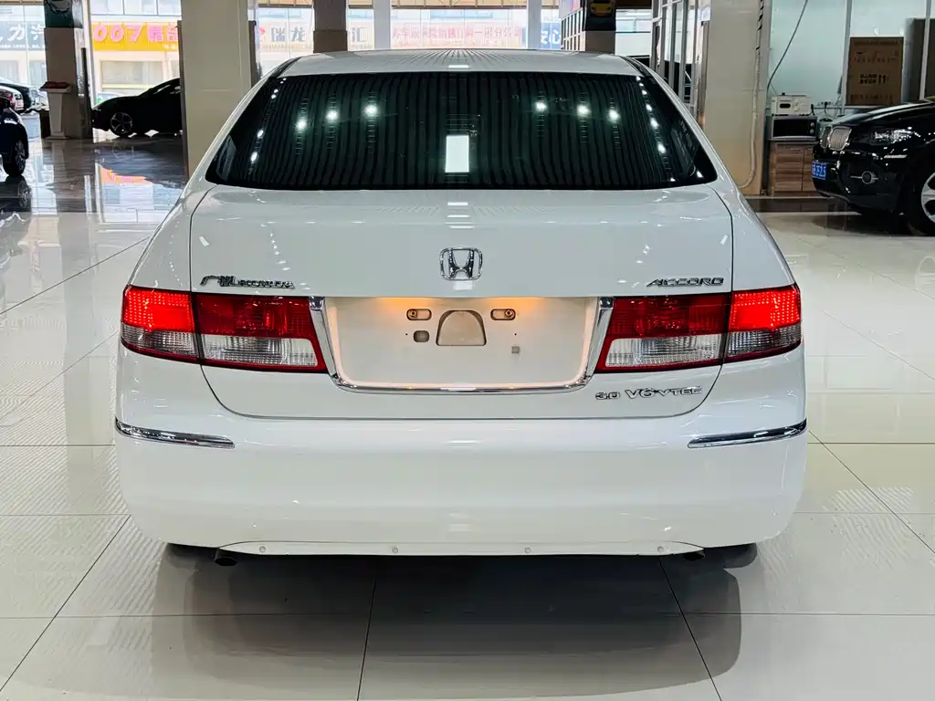 Honda Accord 2004 — фото 18