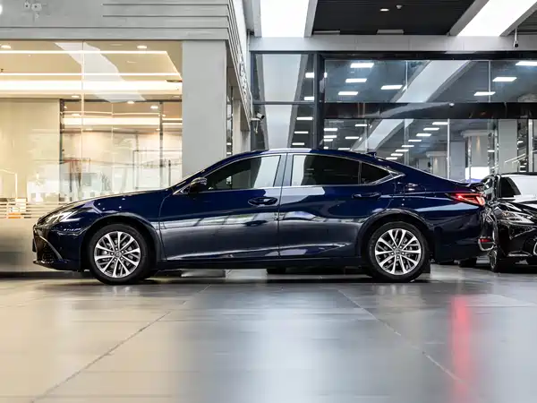 Lexus ES 2025
