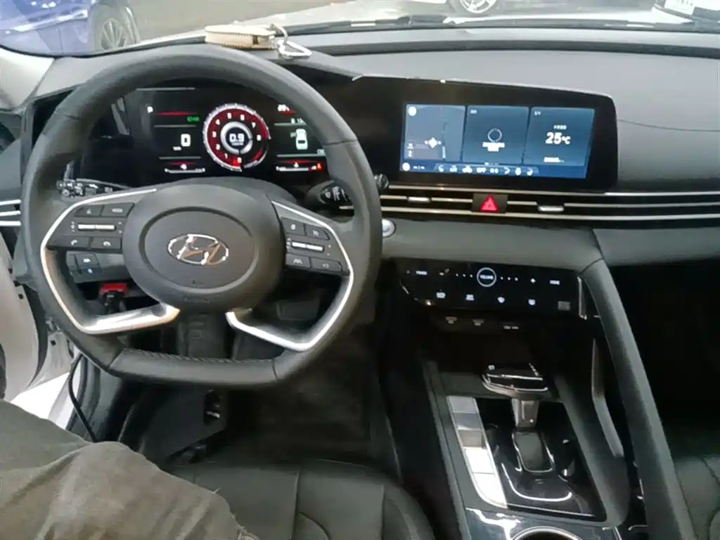 Hyundai Elantra 2022 — фото 10