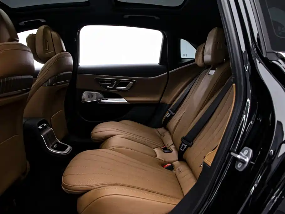 Mercedes-Benz E-Class 2024 — фото 14