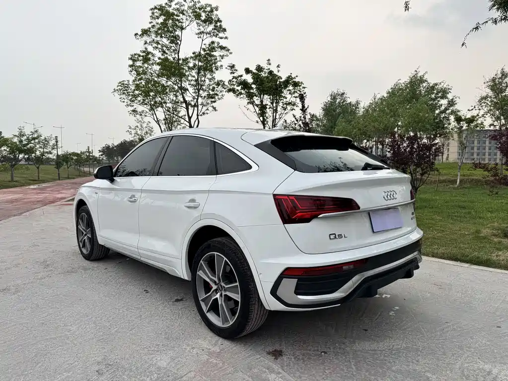 Audi Q5L Sportback 2022 — фото 9