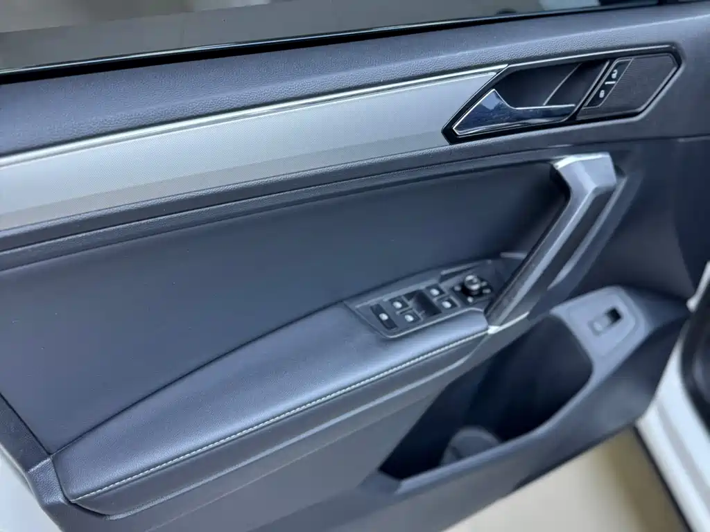 Volkswagen Tiguan L 2017 — фото 4