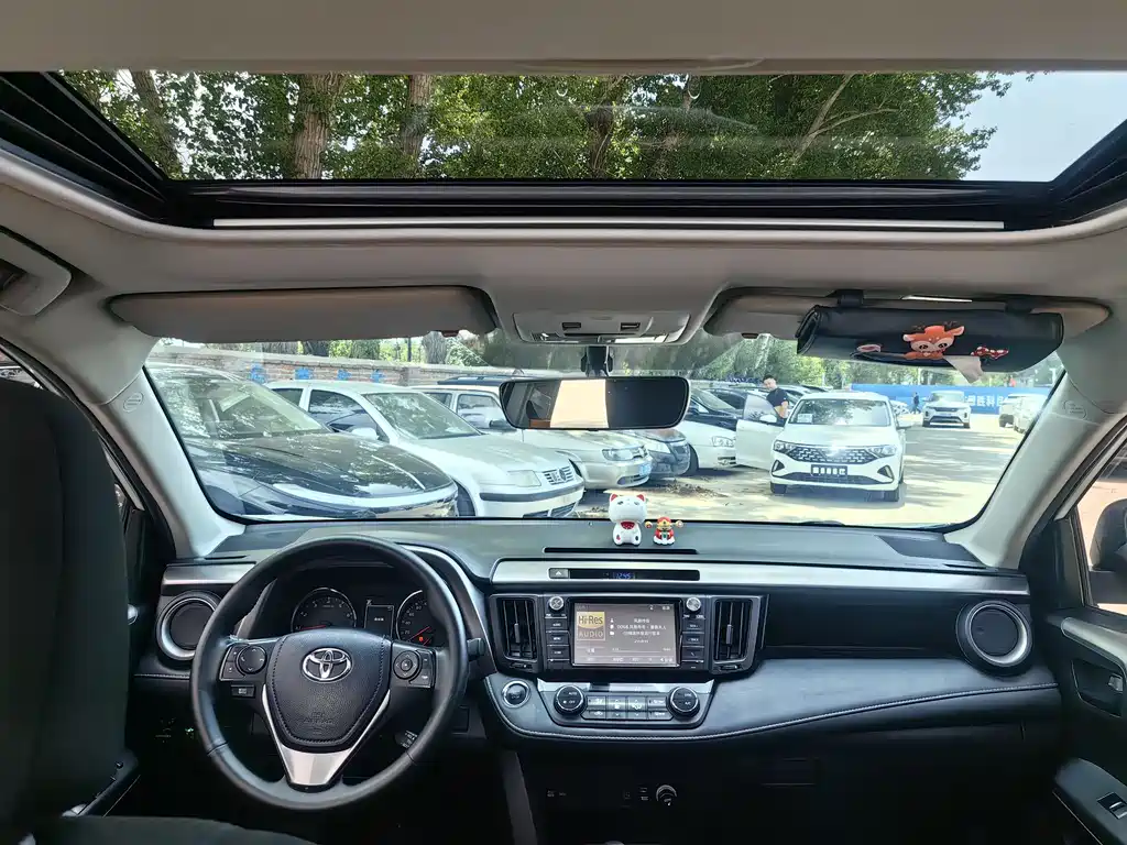 Toyota RAV4 2019 — фото 11
