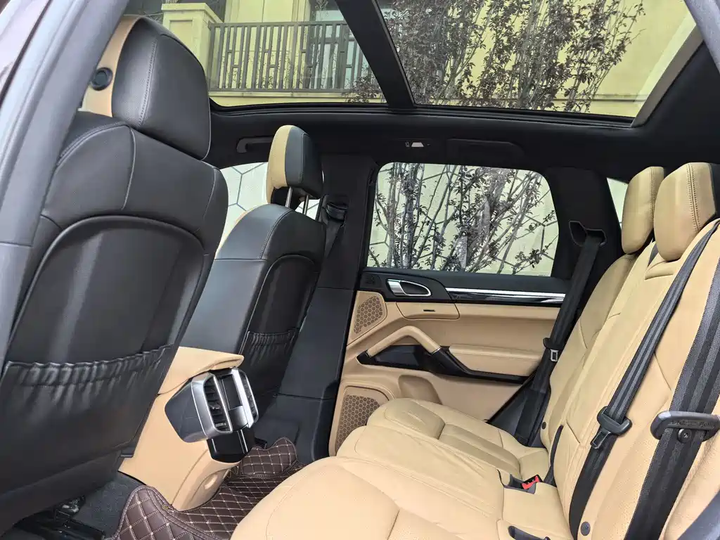 Porsche Cayenne 2016 — фото 10