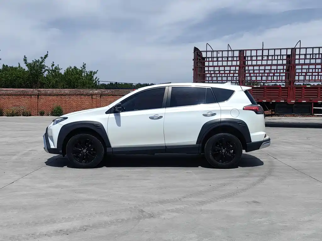 Toyota RAV4 2019 — фото 4