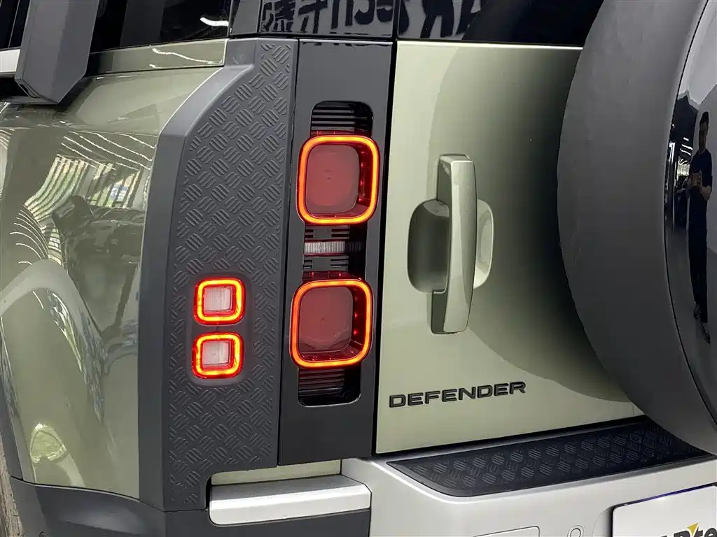 Land Rover Defender 2025 — фото 12