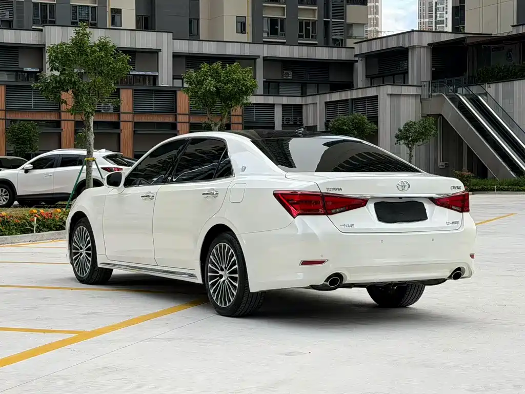 Toyota Crown 2018 — фото 9