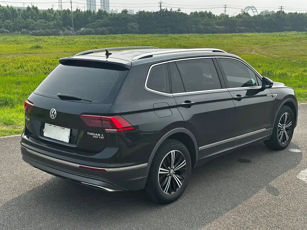 Volkswagen Tiguan L 2018 — фото 13