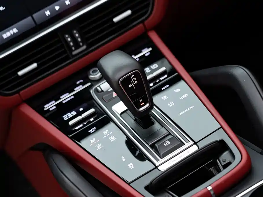 Porsche Cayenne Hybrid 2022 — фото 14