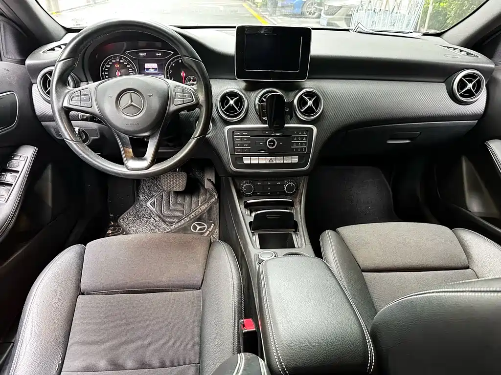 Mercedes-Benz A-Class 2016 — фото 15