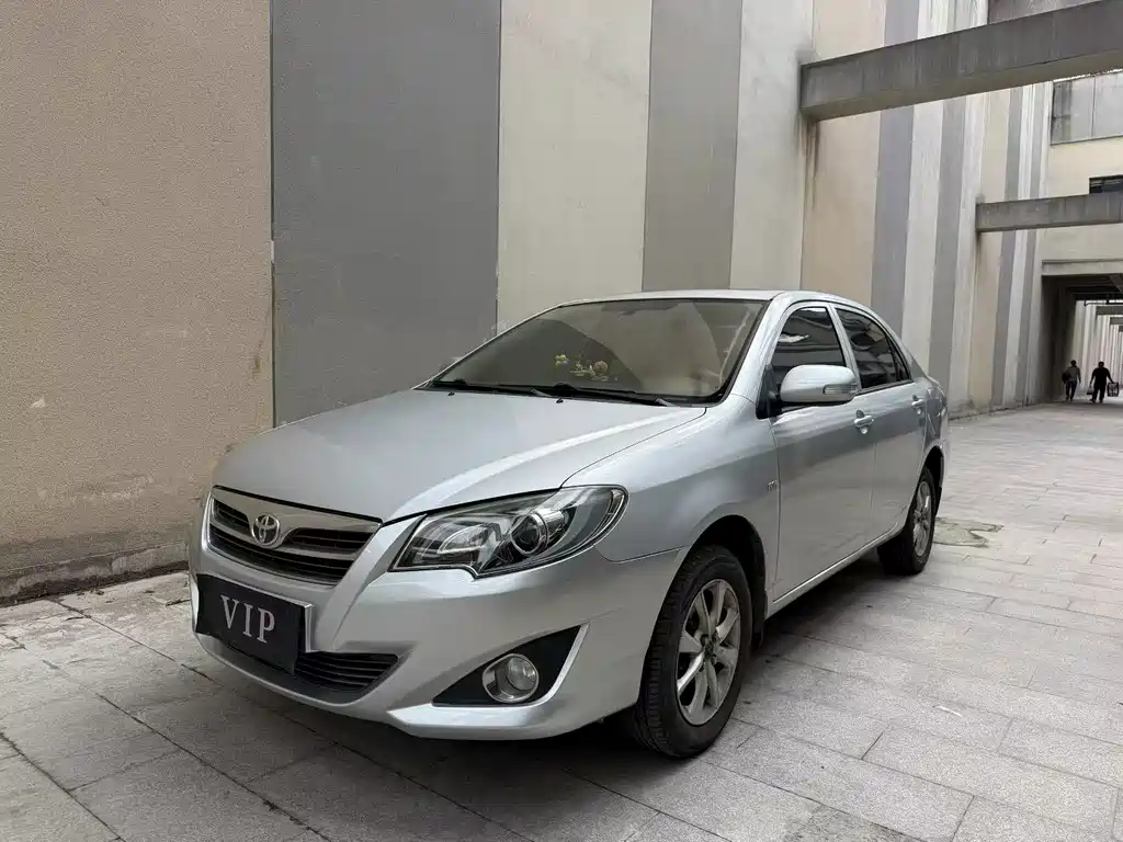 Toyota Corolla 2015 — фото 1