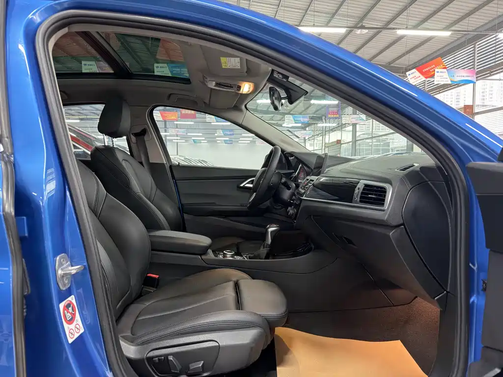 BMW 1 Series 2018 — фото 17