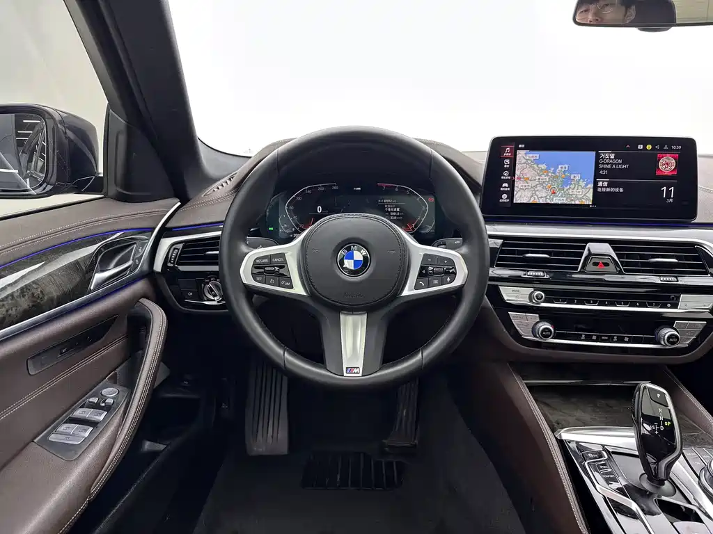 BMW 5 Series 2022 — фото 10