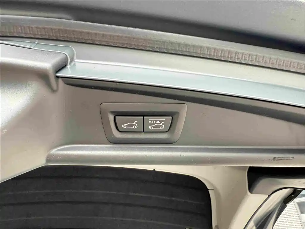 BMW 5 Series GT 2011 — фото 20