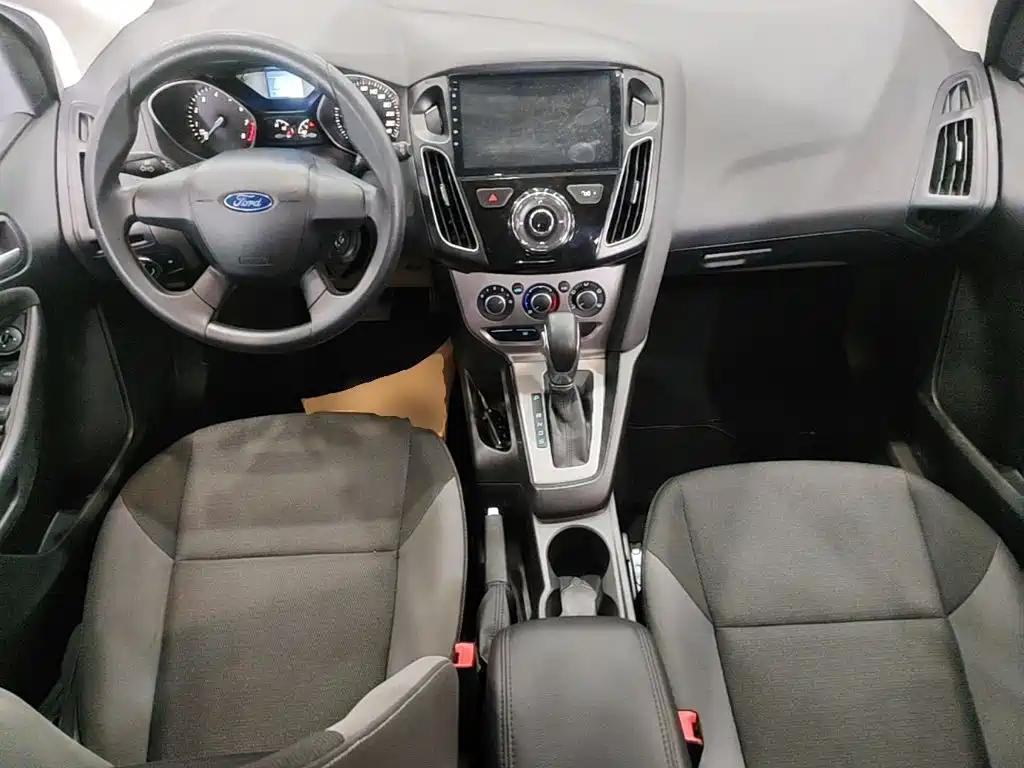 Ford Focus 2015 — фото 10